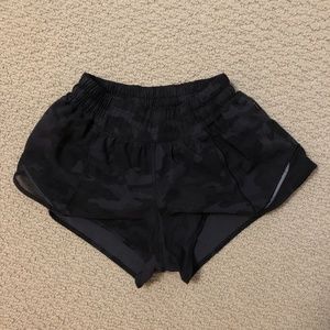 TRADING DO NOT BUY Lululemon Hotty Hot Shorts